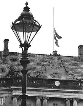 Flaget gik på halv på Amalienborg Slot efter mordet på John F. Kennedy