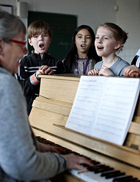 Den 15. december inviterer Fredensborg Musikskole til julekoncert i Egedal Kirke.