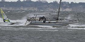 risikerer at lide samme skæbne som en Nivå-sejlbåd for nylig, der strandede på revlen lige uden for havnen.