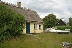 ægerly, Byvejen 12, på 68 m2, hvor Jægerne holder til, er bygget i 1877