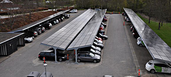Stort solcelleanlæg på Fredensborg Rådhus parkeringsplads