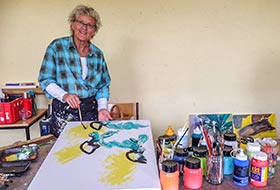 Gitte Horst Nielsen i malerværkstedet Foto: PR-billede