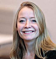 Asminderød kirkes menighedsråd har pr. 1. april 2015 ansat Cille Buch som korleder for slotskirkens pigekor.