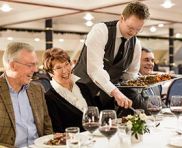 På turen kan man frekventere en buffet med tilhørende  drikkevarer. Desuden er der mulighed for en svingom i musikbaren, samt shopping, dog ikke toldfrit.
