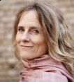  Anna Jonsson og guitaristen Kim Eriksen efterfølgende spiller sange fra musicalen ”Kristina frän Duvemåla”